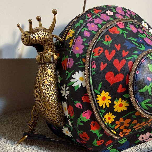 Betsey Johnson Kitsch floral Snailed It snail Crossbody Bag - Picture 2 of 16